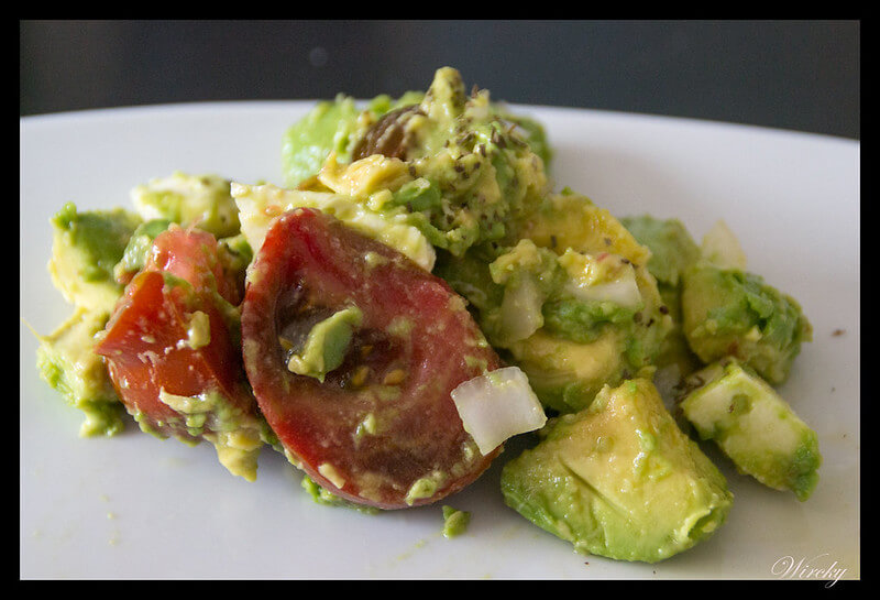 Ensalada de aguacate, tomate y mozzarella
