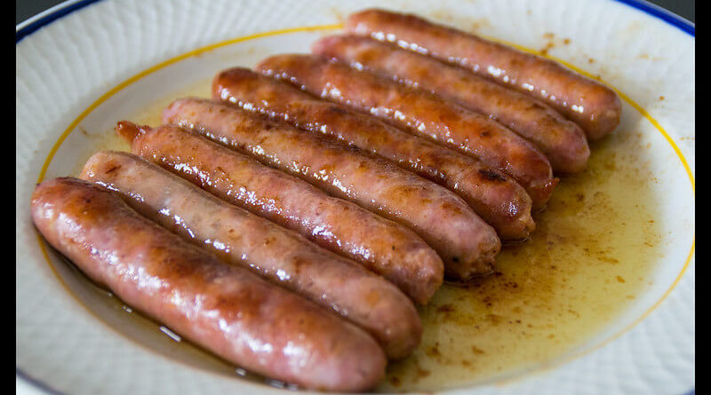 Salchichas al vino blanco