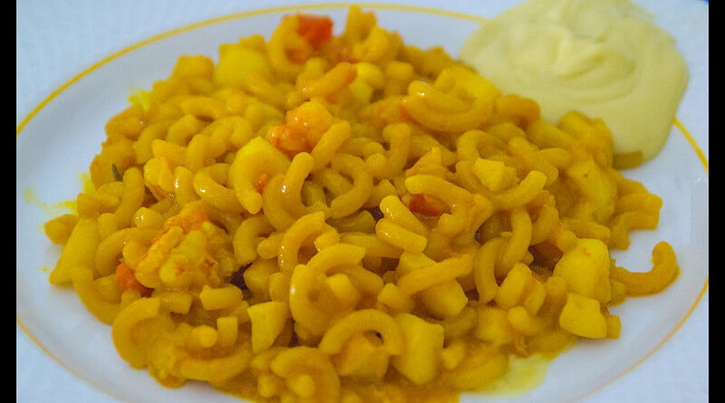 Fideuá de calamares y gambones