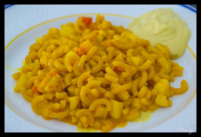 Fideuá de calamares y gambones