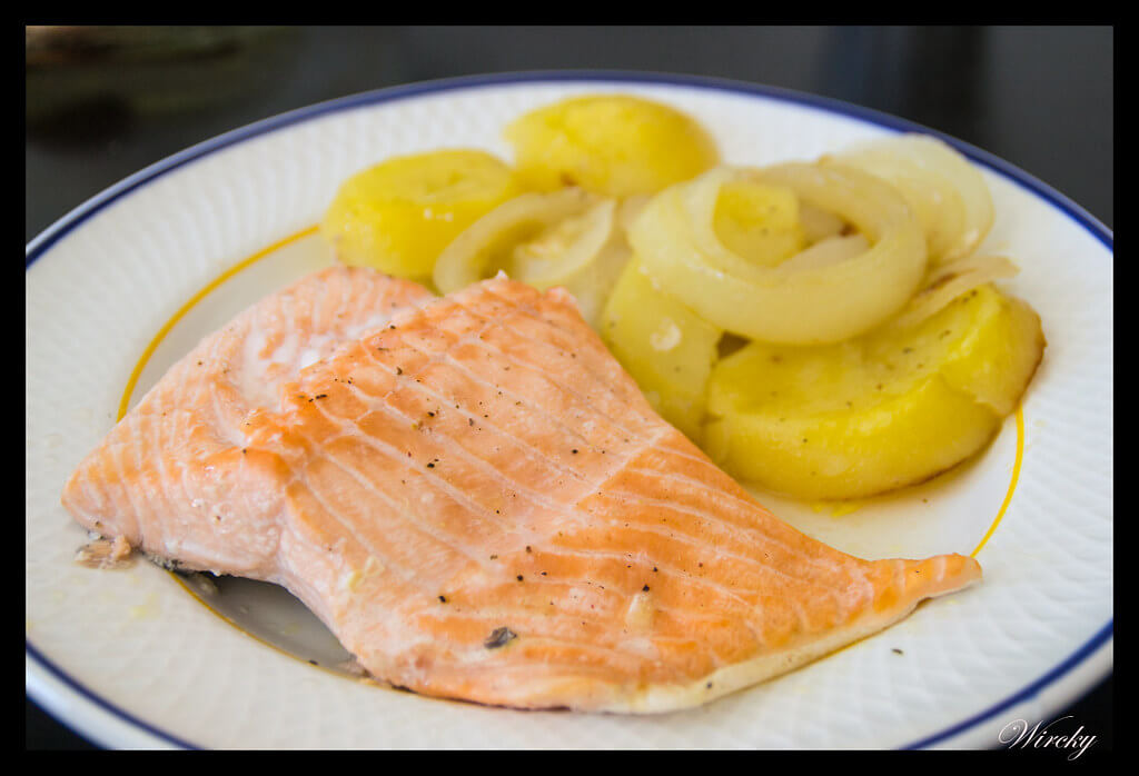 Salmón al horno con patatas